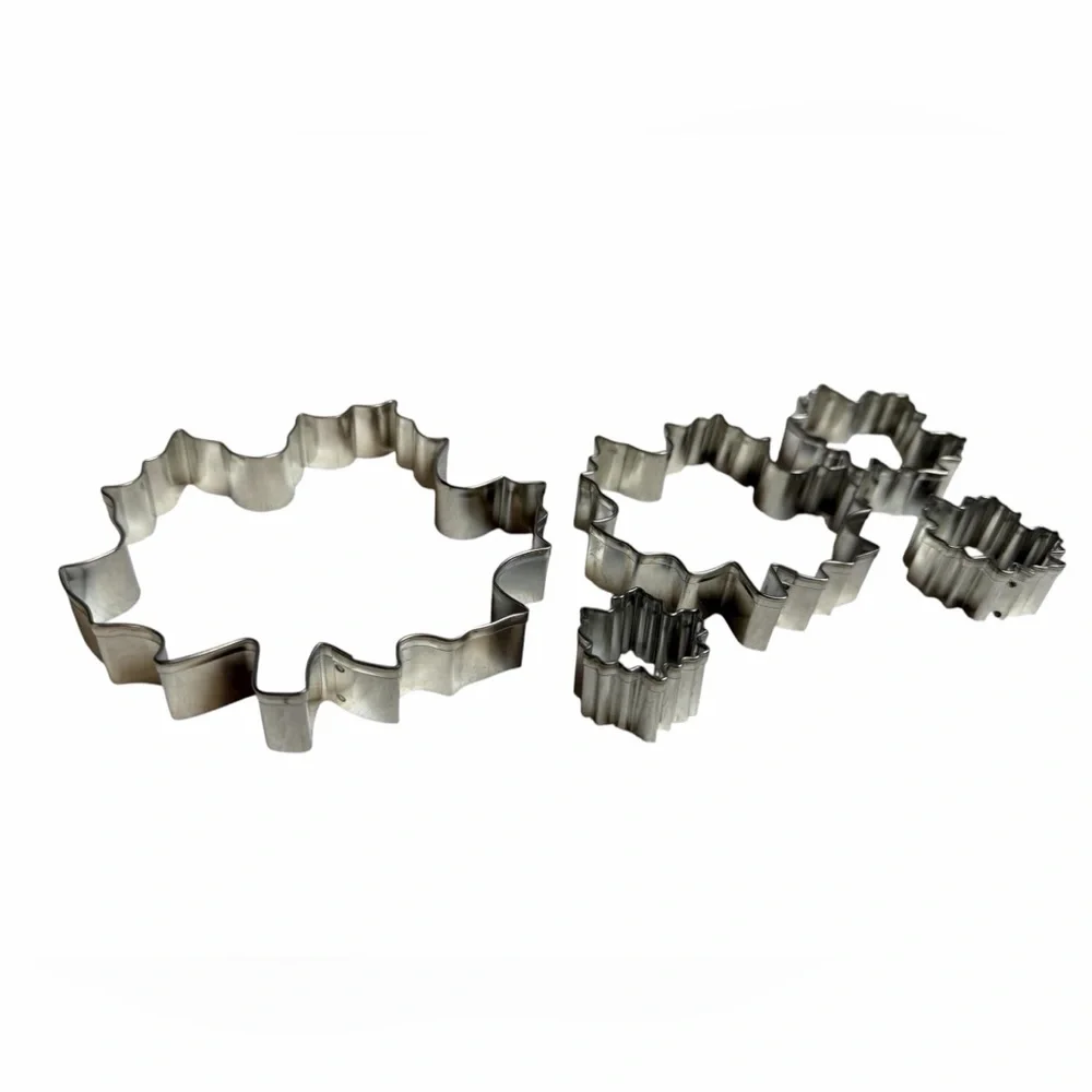 Williams Sonoma Maple Leaf Cookie Cutters Set of 5 in Tin